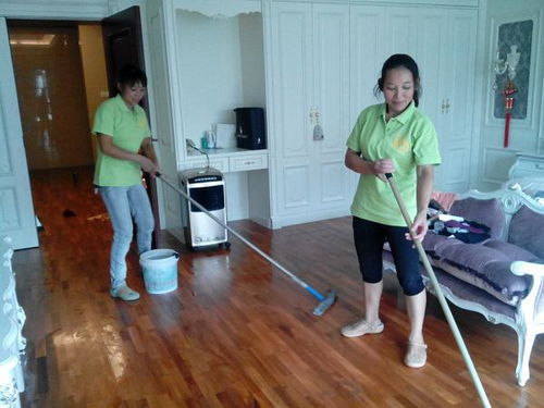 做男保姆,女雇主給我6000工資,卻讓我給她洗腳,太沒尊嚴了